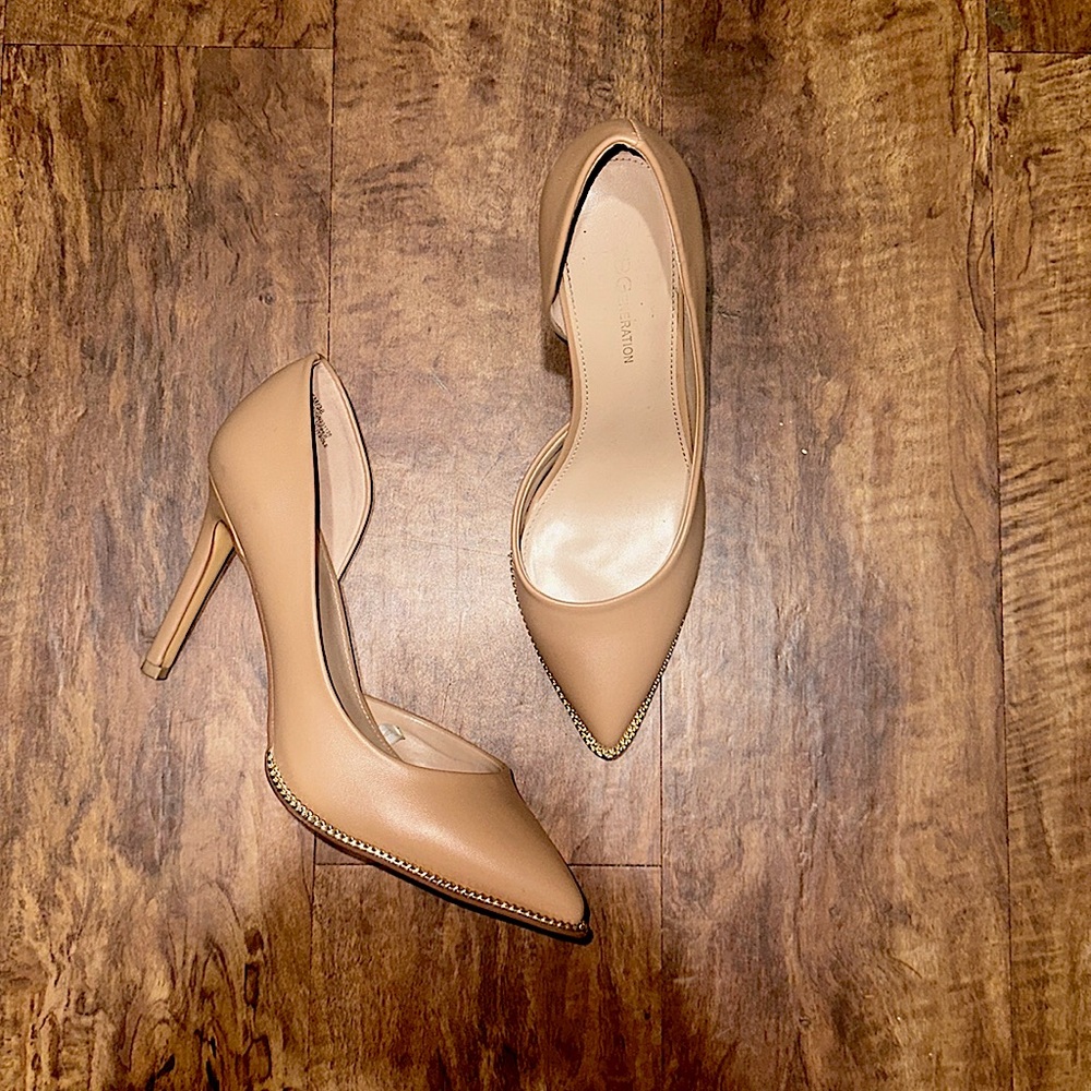 BCBG GENERATION NUDE POINTED TOE PUMPS